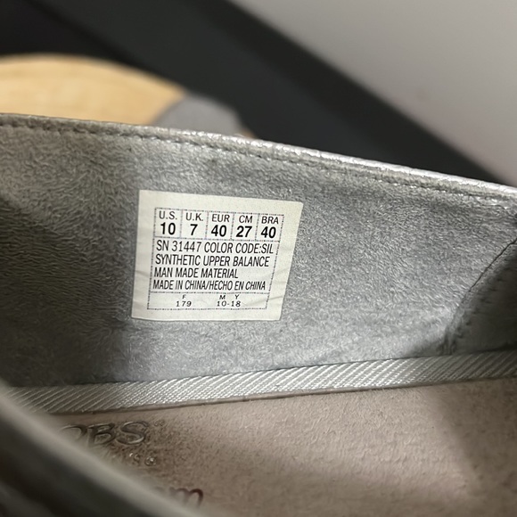 Bobs by Skechers Silver Rhinestone Detailing Slip-On Loafer Size 10 - Picture 9 of 9